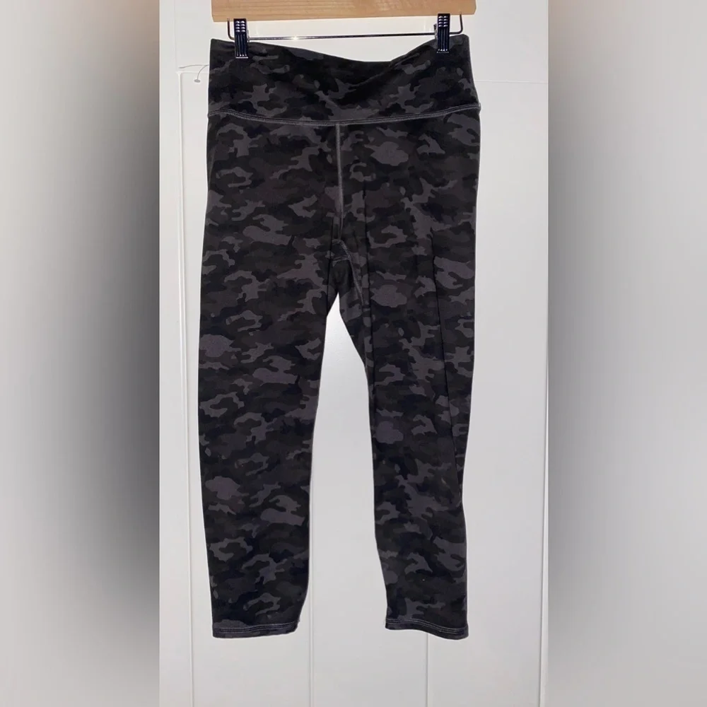 Fabletics Camo All Way Yoga 7/8 Leggings High Waisted Workout Stretch Women L